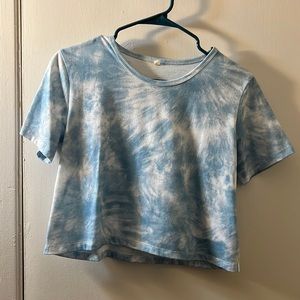 SHEIN BLUE AND WHITE TIE DYE SHIRT SIZE SMALL
